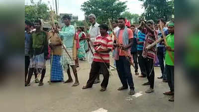 গাজোলে ৩ ঘণ্টা ৩৪ নম্বর জাতীয় সড়ক অবরোধ, বিক্ষোভে সামিল আদিবাসীরা