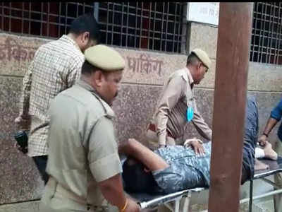 प्रतापगढ़ः दबिश देने गई पुलिस टीम पर बदमाशों ने की गोलियों की बौछार, दो सिपाही गंभीर रूप से घायल
