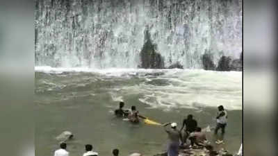 Dindi Reservoir: జాలువారుతున్న జల్లులను చూస్తూ.. ప్రాణాలు పోగొట్టుకున్న యువకులు