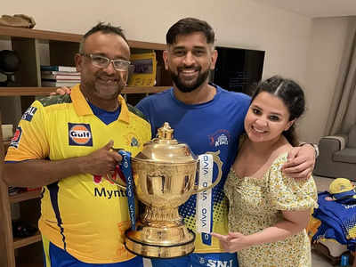 धोनी के IPL भविष्य पर सस्पेंस बरकरार, CSK टीम मैनेजमेंट ने दिया नियमों का हवाला