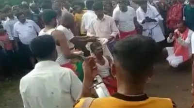 தலையில் தேங்காய் உடைத்து நேர்த்திகடன்… மெய்சிலிர்க்க வைக்கும் காட்சி!