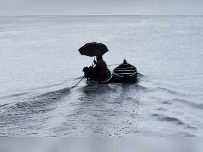 Kerala rains: केरल में घर के साथ बहे पिता-पुत्र, बेटे ने पेड़ की टहनी पकड़कर बचाई जान, आंखों के सामने गिरा मलबा और बह गए पिता