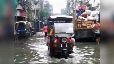 নাগাড়ে বৃষ্টিতে জল থইথই হাওড়া, পুরসভার বিরুদ্ধে ক্ষোভ