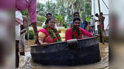 Kerala Flood News: केरल में बाढ़ से हाल बेहाल, खाना बनाने वाले बर्तन में बैठ शादी करने पहुंचे दूल्हा-दुल्हन