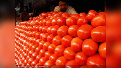 Inflation: पेट्रोल-डिझेलच्या किंमतीत नागरिक विकत घेतायत टोमॅटो!