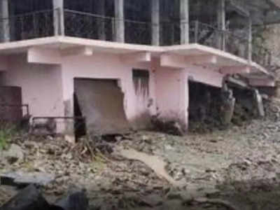 Ramgarh cloudburst News: लगातार बारिश से नैनीताल में तबाही, रामगढ़ में बादल फटा, 10 लोग मलबे में दबे