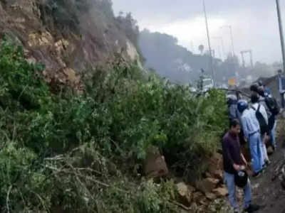 উত্তরাখণ্ডে ধসের জেরে আটকে ১৪ বাঙালি পর্যটক