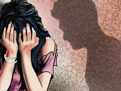 gang rape on minor girl : धक्कादायक! वडील-भावाला कोंडून अल्पवयीन मुलीवर सामूहिक बलात्कार
