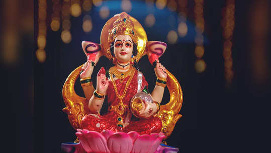 Laxmi Puja 2021: লক্ষ্মী পুজোয় মিষ্টিমুখ, নিজে হাতে তৈরি করুন নারকেলের চন্দ্রপুলি!