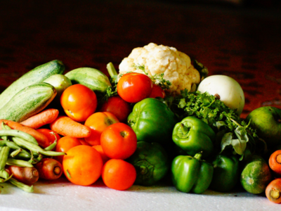 Vegetable Price Hike : भाज्यांच्या वाढत्या किंमती खिसा कापणार, मुंबईत टोमॅटो भाव वाचून हादराल