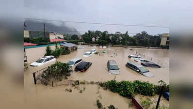 Uttarakhand flood: उत्तराखंड में बारिश थमी लेकिन टूरिस्ट फंसे, 14 ट्रैकर्स लापता