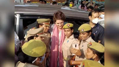 Selfie With Priyanka Gandhi: प्रियांका गांधींसोबत सेल्फीनं वाढवल्या महिला पोलिसांच्या अडचणी