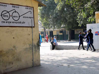 शिक्षा निदेशालय के नियमों के चलते पुरानी दिल्ली के करीब 150 स्कूलों पर लटकेगा ताला!