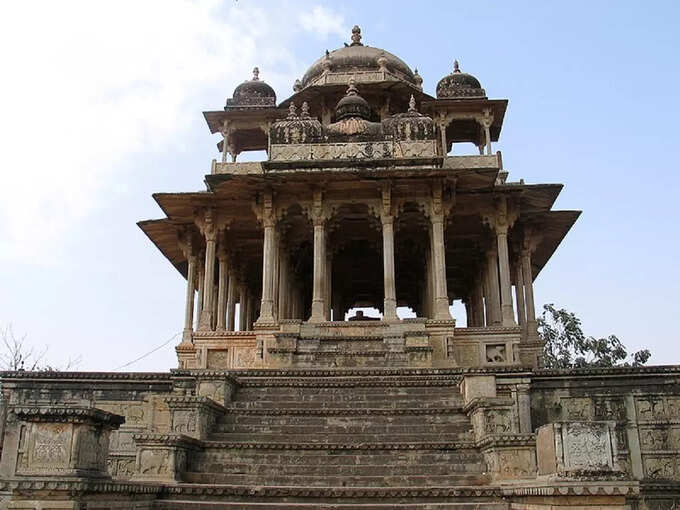 बूंदी में चौरासी खंभों की छत्री - 84 Pillared Cenotaph in Bundi