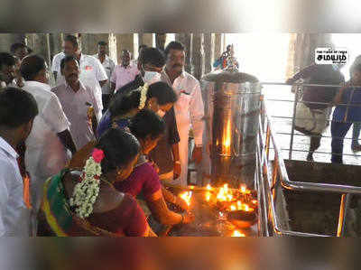 காட்டு மன்னார் கோயிலில் பிரேமலதா விஜயகாந்த் சாமி தரிசனம்!