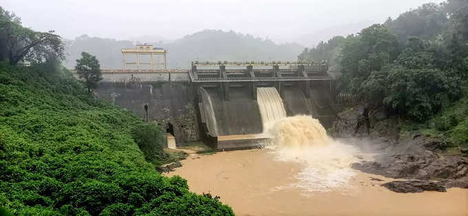 നീരൊഴുക്ക് ശക്തം