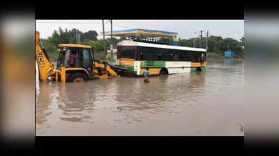 వాగు మధ్యలో నిలిచిన ఆర్టీసు బస్సు.. 30 మంది ప్రయాణికుల్లో టెన్షన్