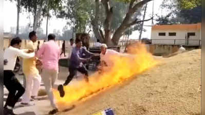 lakhimpur kheri farmer : लखीमपूरच्या शेतकऱ्याने भर बाजारात पेट्रोल टाकून धानाला लावली आग