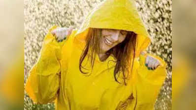 100% சதவீதம் வாட்டர் ப்ரூஃப் தன்மை கொண்ட raincoats இப்போது சிறப்பு சலுகையில்.