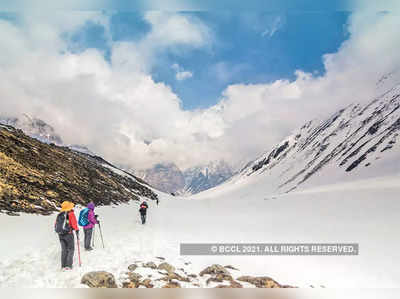 lamkhaga pass trekking : लिमखागा पासवर ट्रेकिंगला गेलेल्या १७ पैकी ११ गिर्यारोहकांचा मृत्यू, २ अद्याप बेपत्ता