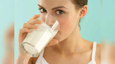 <strong>Milk Benefits Side Effects : </strong>‘हा’ आजार असलेल्या लोकांनी रात्री दूध प्यावं की नाही? अपुरं ज्ञान आरोग्यासाठी ठरू शकतं जीवघेणं! 