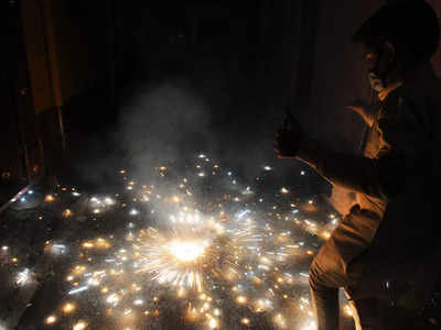 दिल्ली में पटाखों की खरीद-बिक्री पर एक्शन मोड में केजरीवाल सरकार