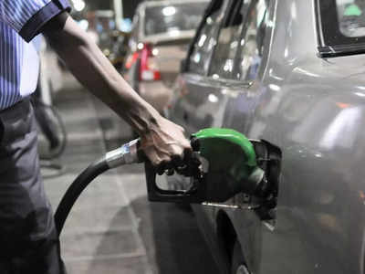 Fuel Price: कच्च्या तेलाच्या किमती या आठवड्यात पहिल्यांदाच घसरल्या; पेट्रोल-डिझेलवर परिणाम होणार?