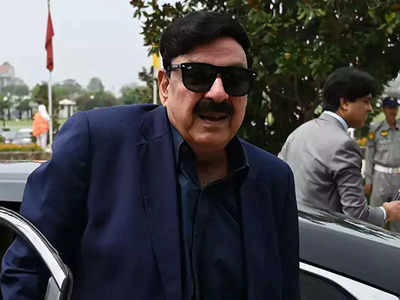 Ind-Pak मैच देखने गए गृह मंत्री को इमरान ने बुलाया वापस, टीएलपी की आग में झुलस रहा पाकिस्तान