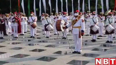 जब BSF बैंड ने बजाई ए मेरे वतन के लोगों गीत की धुन...देखिए वीडियो