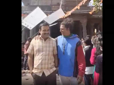Video: लंबी जटाओं में दिखे अक्षय कुमार, पंकज त्रिपाठी के गले में हाथ ये कहां पहुंचे दोनों