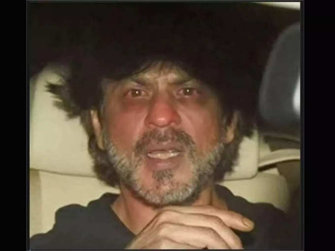 बढ़ी हुई दाढ़ी, लाल आंखें, परेशान चेहरा... शाहरुख खान की वायरल हो रही इस फोटो का सच कुछ और है