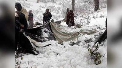 Kashmir Snowfall: कश्मीर में बर्फबारी की आफत, दो लोगों की गई जान, कई फंसे लोगों का रेस्क्यू जारी