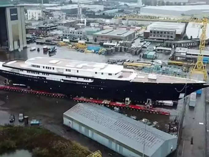 Jeff Bezos superyacht