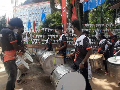 ക്യാമ്പസുകളിൽ ഉത്സവപ്രതീതി; കൊട്ടും പാട്ടുമായി നവാഗതർക്ക് വരവേൽപ്പ്,  വയനാട്ടിലെ കാഴ്ചകൾ, വീഡിയോ കാണാം