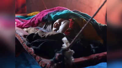 भूख से तड़प रहे परिवार ने बच्ची को 37 हजार रुपए में बेचा, अफगानिस्तान में हालात भयावह