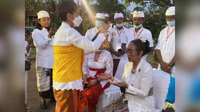 Video: इंडोनेशिया के पूर्व राष्‍ट्रपति सुकर्णो की बेटी सुकमावती ने इस्लाम छोड़ अपनाया हिंदू धर्म, पुजारी ने छिड़का पवित्र जल, पढ़े मंत्र
