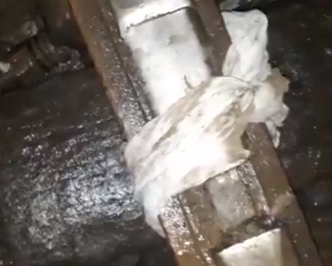 Indian Railway Repaired Broken Track With Piece Of Cloth in Mumbai Video Goes Viral News in Hindi