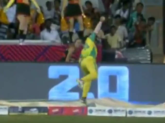 Shahrukh Khan Unbelievable Spiderman Catch At Boundary Line Video Goes Viral News in Hindi