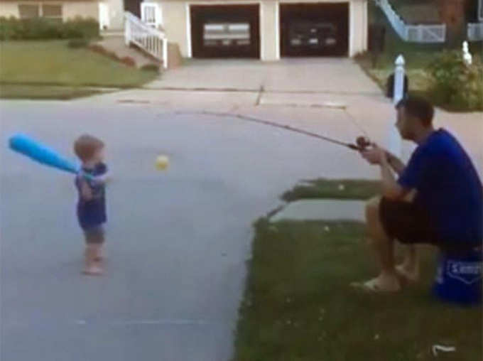 Two Year Old Son Plays Baseball With Father Video Goes Viral News in Hindi