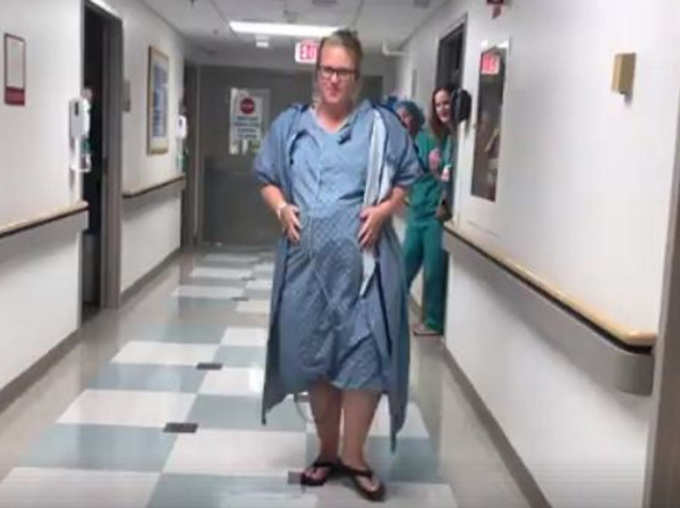 Pregnant Florida Mom in Labor Dances With Nurses in Hospital Video Goes Viral News in Hindi