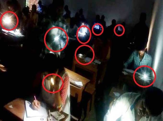 Bihar Muzaffarpur Students Viral Video Bed Examination in Mobile Light News in Hindi