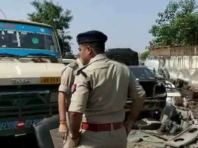 Ghaziabad Crime News: गाजियाबाद में चोरी की गाड़ियां काटने वाले बड़े गैंग का पर्दाफाश, 75 गाड़ियां बरामद