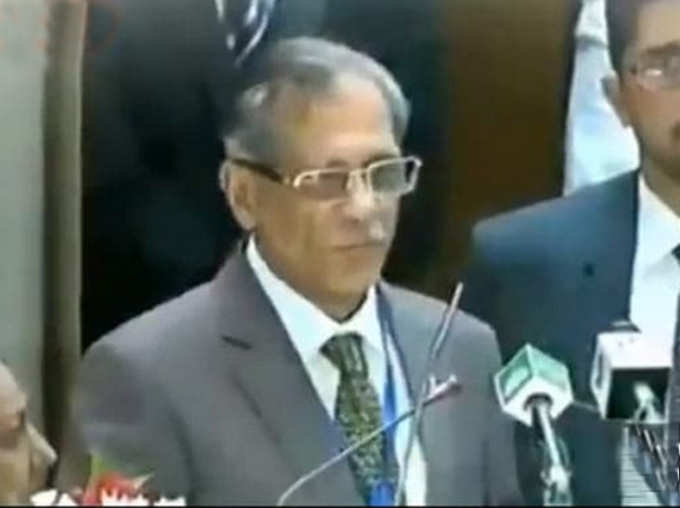 Watch Video: Chief Justice of Pakistan And His Formula For Water Goes Viral