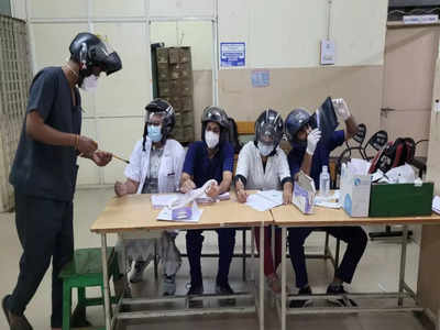 हैदराबाद के इस हॉस्पिटल में डॉक्टरों ने हेल्मेट पहनकर किया मरीजों का इलाज, वजह आपको भी कर देगी हैरान