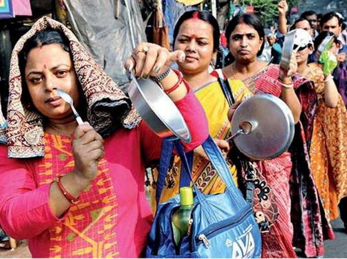 Did Mamata order Kolkata Police to lathicharge protesting teachers 