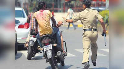 Bengaluru: फुटपाथ पर बाइक दौड़ाने पर जेल, लगेगा इतने का जुर्माना