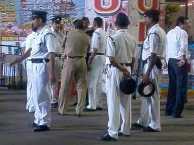 Why Indian Police Uniform is Khaki in Colour But Kolkata Police Wears White Uniform