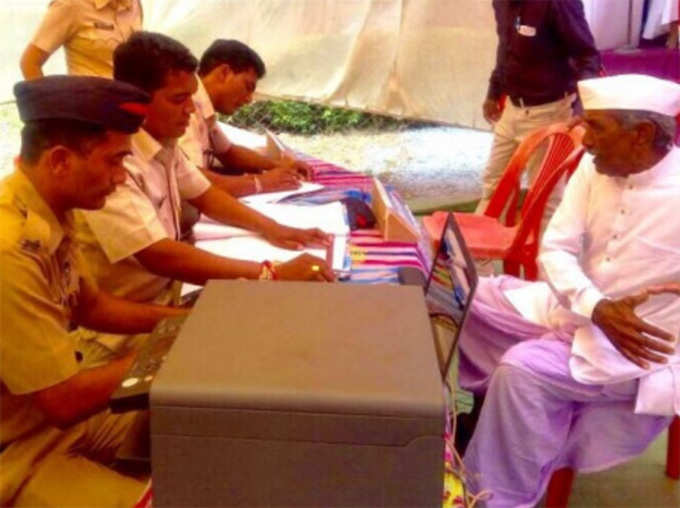 This Female IPS Officer Started Mobile Police Stations in Rural Areas of Maharashtra