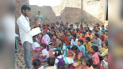 पिता रिक्‍शा चलाते हैं, बेटा गरीब बच्‍चों को दे रहा मुफ्त में श‍िक्षा