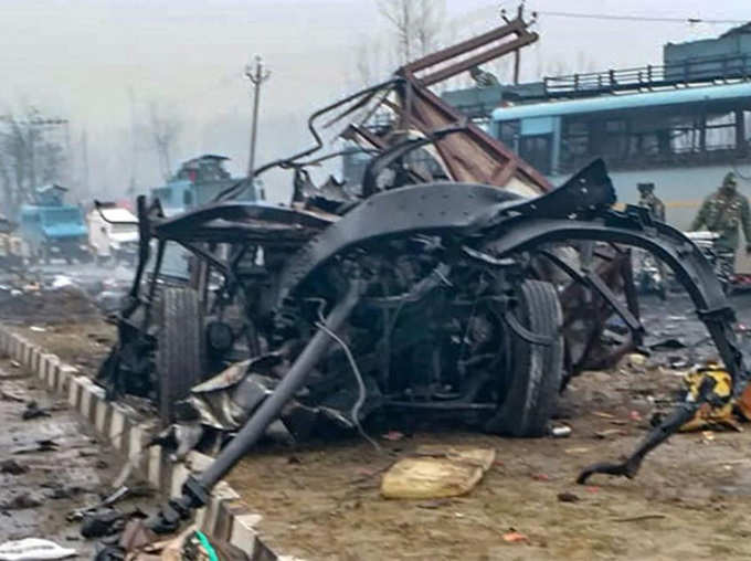 Surat Couple Cancels Wedding Reception Donates 11 Lakh Rupees To Familes Of Pulwama Martyrs